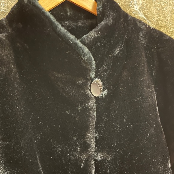 VINTAGE DUBROWSKY & PERLBINDER Black faux fur coat with ILGWU tag inside - Picture 13 of 13